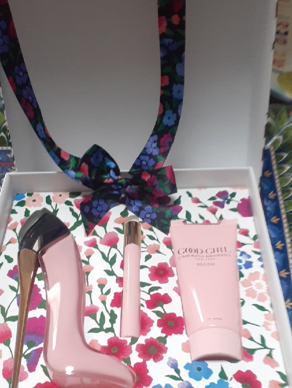 Good Girl Pink Gift Set - Perfume, Roller & Lotion